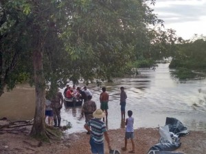 momento_do_socorro_a_india_-_aldeia_isolada_site