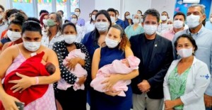 BEBES-NASCIDOS-NO-MATERNO-INFANTIL-GANHAM-MUDAS-DE-PAU-BRASIL-DOADAS-PELA-UESC-COMO-SIMBOLO-DE-VIDA-E-DE-VALORIZACAO-A-PRESERVACAO-AMBIENTAL-2-768x346