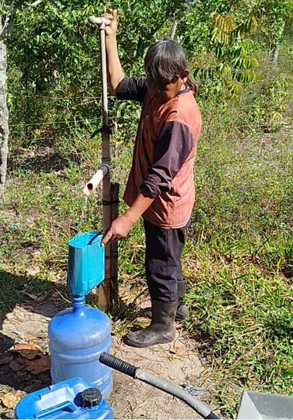 BALBINO PEGANDO AGUA